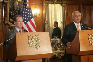 U.S. Assistant Secretary Brownfield and Guatemalan President Pérez Molina Photo credit: US Embassy Guatemala / Flickr / CC BY-NC-ND