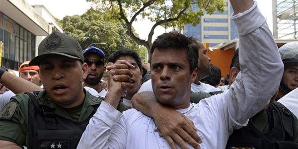 Leopoldo Lopez (R) being escorted by the National Guard after turning himself in on February 18, 2014.  Photo Credit: Juan Barreto via Globovisión / Flickr / Creative Commons