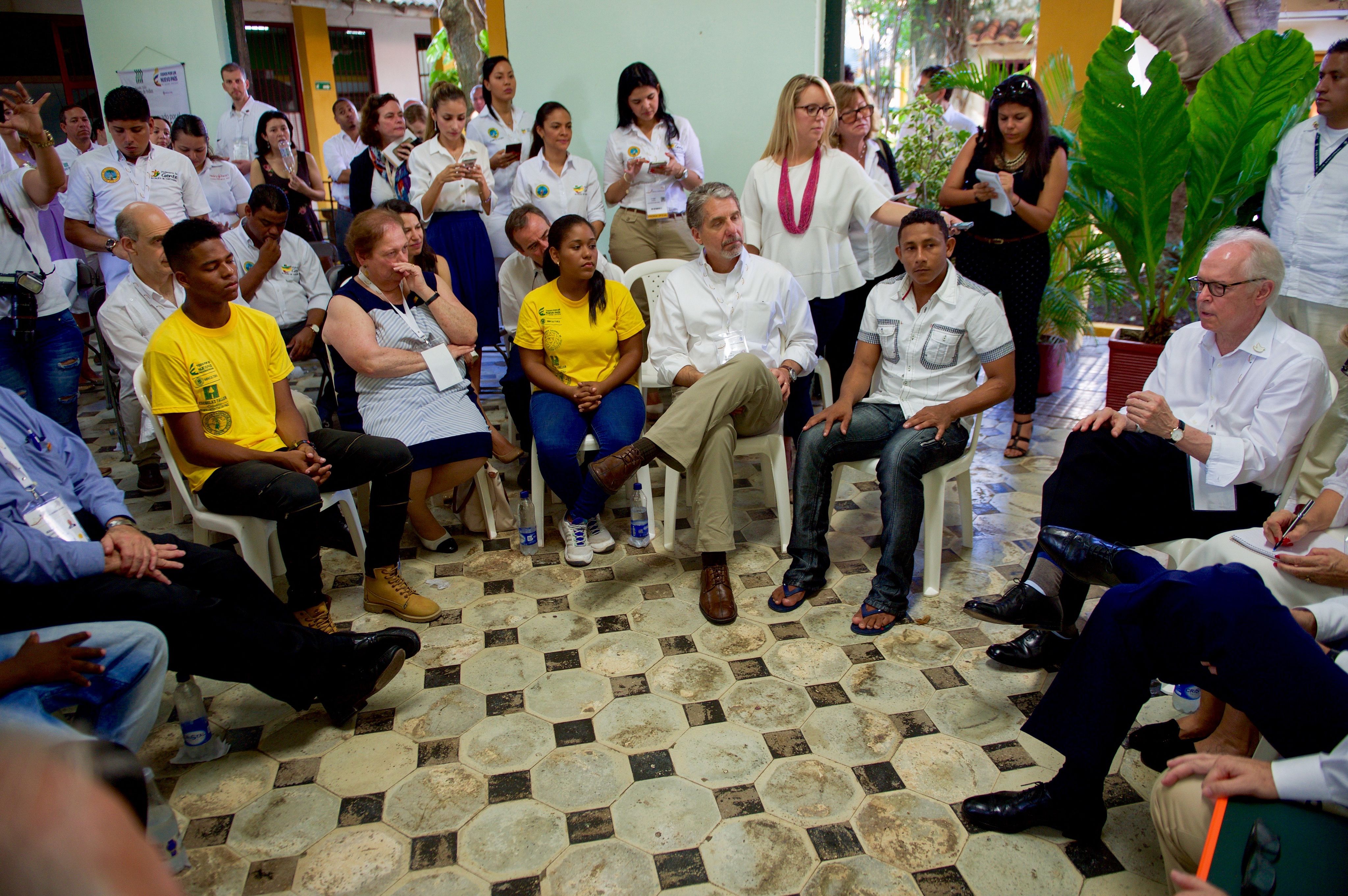 U.S._Special_Envoy_for_the_Colombian_Peace_Process_Bernard_Aronson_Addresses_Conflict_Victims,_Ex-_Combatants,_and_At-Risk_Youth_Speak_About_a_Job-_Training_Program_at_the_Escuela_Taller
