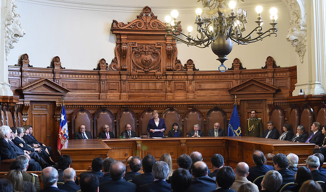 Former President of Chile and current head of the United Nations OHCHR Michelle Bachelet addresses the Chilean Supreme Court in 2015