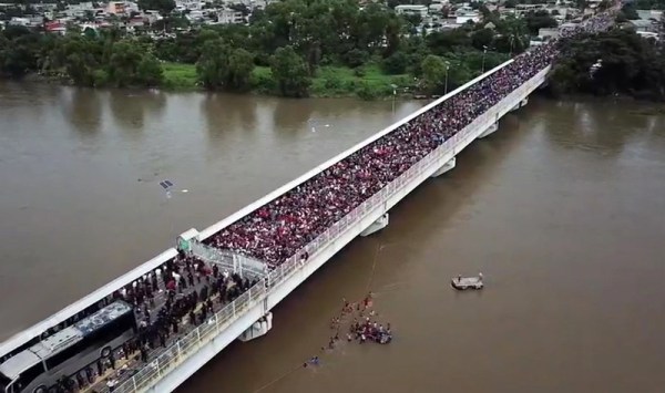 The Honduran refugee caravan crowds a bridge in October 2018